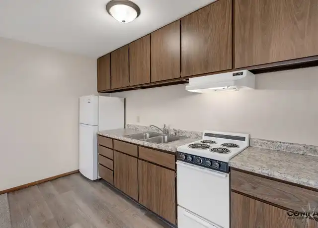 Property at 946 W Macarthur Ave Unit 8, Eau Claire, WI, 54701, 1 bed, 1 bath, [object Object]