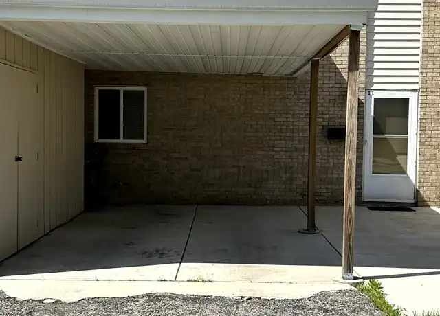 Property at 11 Florentine Ct, Pekin, IL, 61554, 2 beds, 1.5 baths, [object Object]