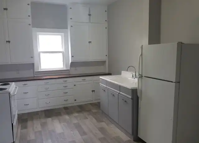Property at 205 3rd Ave SE Unit 1, Valley City, ND, 58072, 2 beds, 1 bath, [object Object]