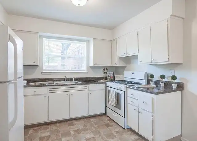 Property at Lakeview Terrace Apartment Homes - 29 Lakeview Ter, Eatontown, NJ, 07724, 1-2 bed, 1 bath, [object Object]