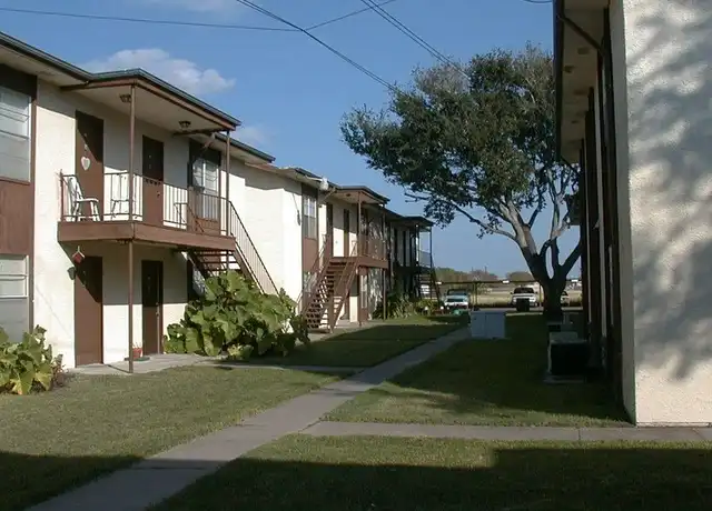 Property at 2420 S 6th St Unit 102, Kingsville, TX, 78363, 2 beds, 1 bath, [object Object]