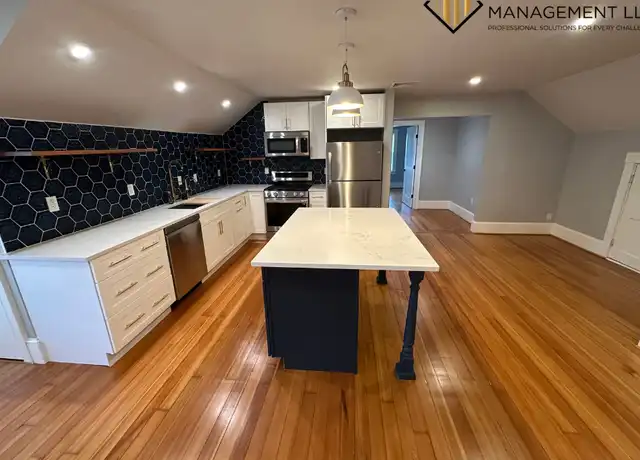 Property at 50 E Clinton St Unit 4, New Bedford, MA, 02740, 2 beds, 2 baths, [object Object]