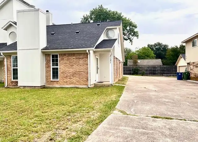 Property at 2121 Stone Moss Ln, Grapevine, TX, 76051, 3 beds, 2 baths, [object Object]
