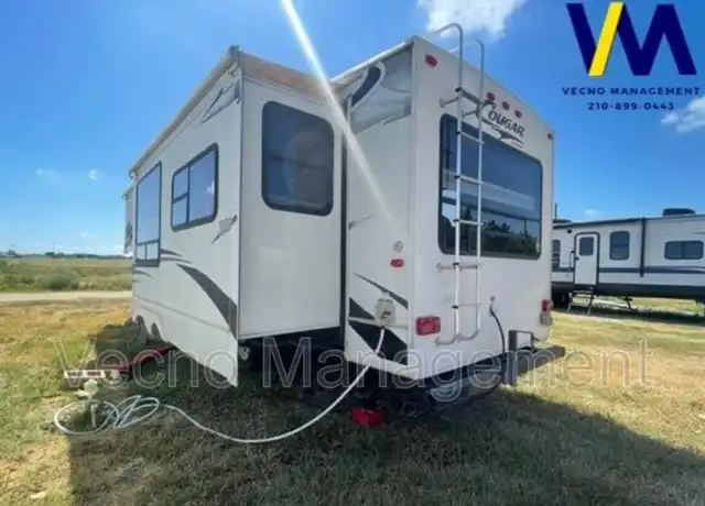 Property at 642 10th St, Floresville, TX, 78114, 1 bed, 1 bath, [object Object]