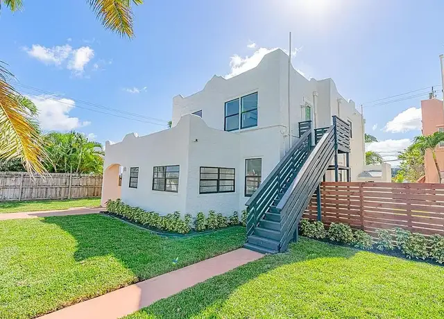 Photo of 418 Kanuga Dr, West Palm Beach, FL 33401