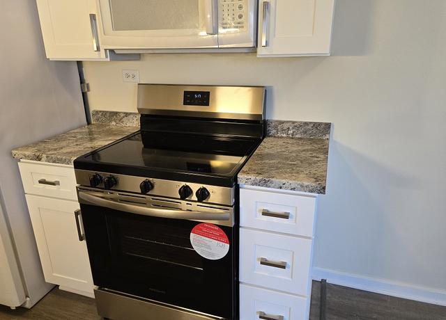 Photo of 925 Casey Ct #5, Schaumburg, IL 60173