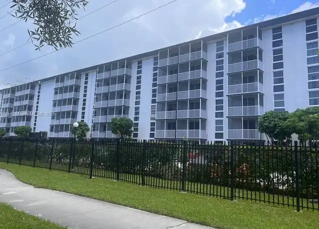 Property at 16950 W Dixie Hwy Unit 639, North Miami Beach, FL, 33160, 1 bed, 1 bath, [object Object]