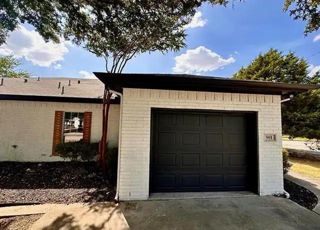 Property at 901 SE 10th St, Grand Prairie, TX, 75051, 3 beds, 2 baths, [object Object]