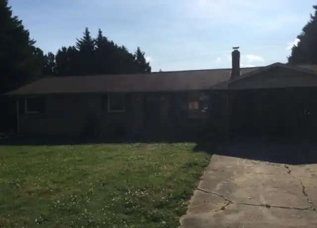 Property at 2040 25th Street Dr NE, Hickory, NC, 28601, 3 beds, 1.5 baths, [object Object]