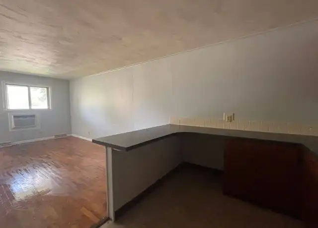 Property at 1005 W Washita St Unit 3, Springfield, MO, 65807, 2 beds, 1 bath, [object Object]