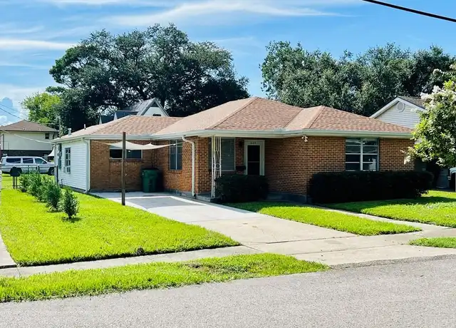Property at 600 Lake Ave, Metairie, LA, 70005, 4 beds, 2 baths, [object Object]