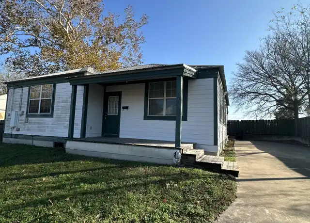 Property at 604 E Main St, Brenham, TX, 77833, 3 beds, 3.5 baths, [object Object]