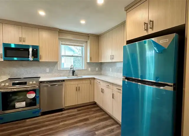 Property at 51 South St Unit 2, Oyster Bay, NY, 11771, 2 beds, 1 bath, [object Object]