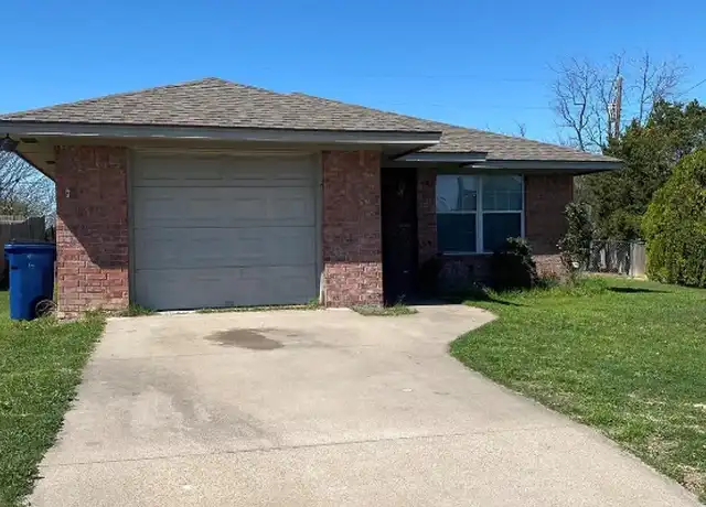 Property at 1701 W Doyle St, Granbury, TX, 76048, 3 beds, 2 baths, [object Object]