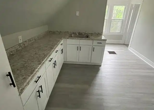 Property at 12 Harding Pl Unit 3rd Floor, New Haven, CT, 06511, 3 beds, 1 bath, [object Object]