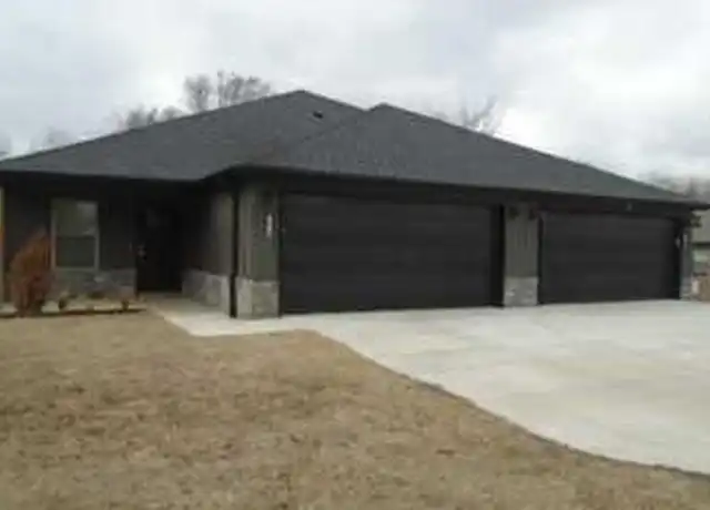 Property at 505 S Collins Ave Unit A, Gentry, AR, 72734, 4 beds, 3.5 baths, [object Object]