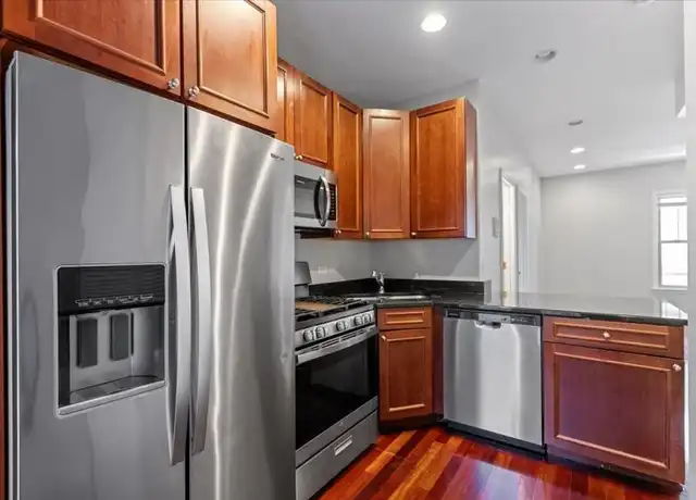 Property at 1360 W Greenleaf Ave, Chicago, IL, 60626, 2 beds, 1 bath, [object Object]