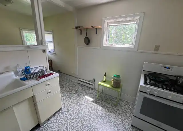 Property at 303 W Illinois St Unit 3, Urbana, IL, 61801, 3 beds, 1 bath, [object Object]