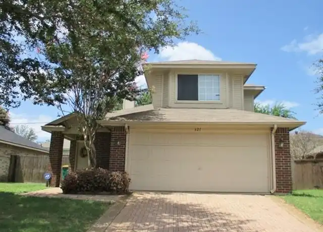 Property at 621 Imperial Pl, Cedar Hill, TX, 75104, 3 beds, 2 baths, [object Object]