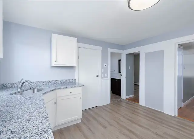 Property at 139 Franklin St #2, Bristol, RI, 02809, 2 beds, 1 bath, [object Object]