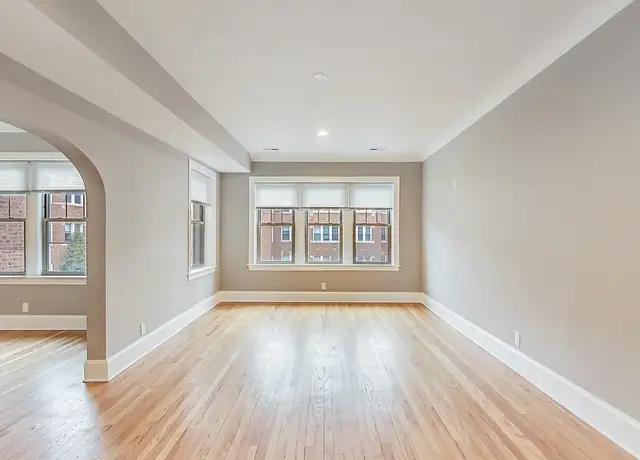 Photo of 932 Pleasant St, Oak Park, IL 60302