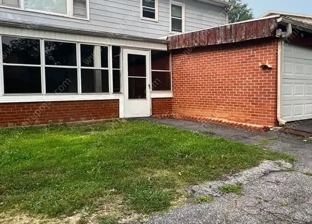 Property at 706 W Lee Rd, Taylors, SC, 29687, 1 bed, 1 bath, [object Object]