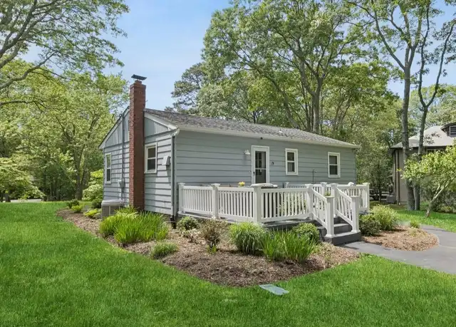 Property at 28 The Trl, Hampton Bays, NY, 11946, 2 beds, 1 bath, [object Object]