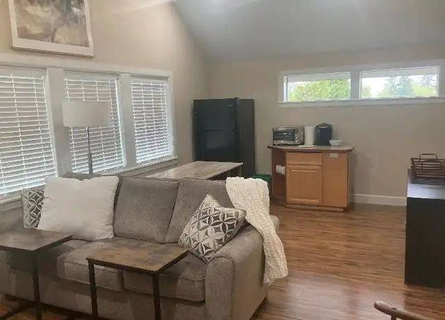 Property at 1150 NE Northwood Dr unit W, Salem, OR, 97317, 1 bed, 1 bath, [object Object]