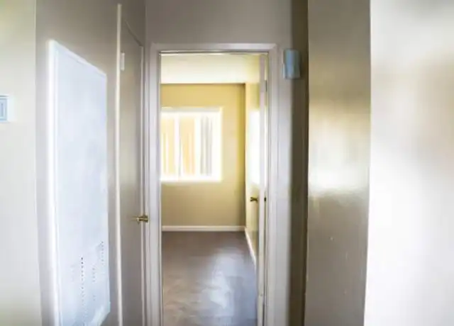 Property at 5050 Fredericksburg Rd Unit 211, San Antonio, TX, 78229, 1 bed, 1 bath, [object Object]