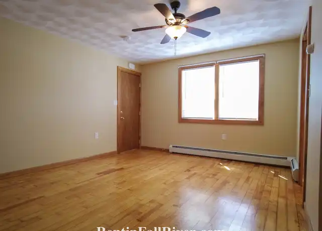 Property at 132 Hall St Unit 1W, Fall River, MA, 02724, 1 bed, 1 bath, [object Object]