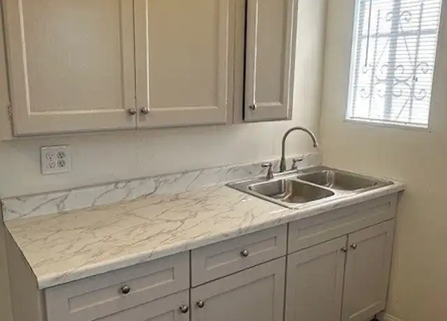Property at 932 W 71st St Unit 932, Los Angeles, CA, 90044, 2 beds, 1 bath, [object Object]