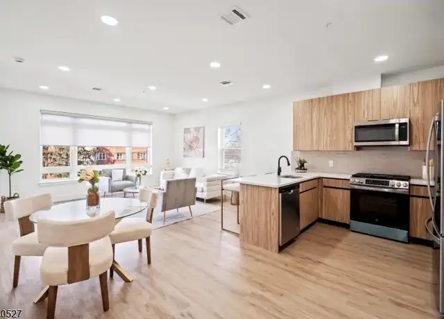 Property at 310 W Jersey St Unit 404, Elizabeth, NJ, 07202, 3 beds, 1 bath, [object Object]