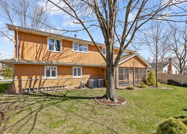 Photo of 574 Ridge Ave, Elk Grove Village, IL 60007