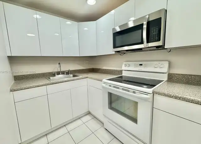 Property at 200 S Birch Rd #304, Fort Lauderdale, FL, 33316, 1 bed, 1 bath, [object Object]