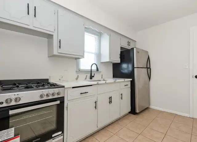 Property at 10401 S Ewing Ave Unit 10401-2R, Chicago, IL, 60617, 2 beds, 1 bath, [object Object]