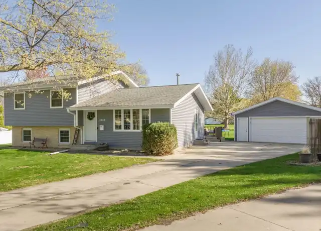 Property at 1429 Columbus Dr, Waterloo, IA, 50702, 3 beds, 2 baths, [object Object]