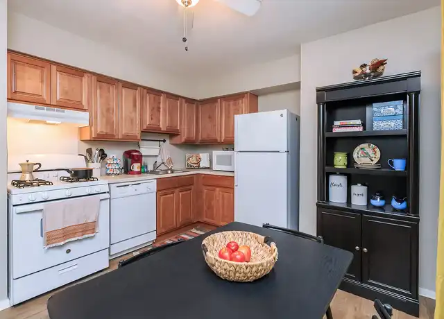 Property at Oaks on Lamar - 8071 N Lamar Blvd, Austin, TX, 78753, 1-3 bed, 1 bath, [object Object]