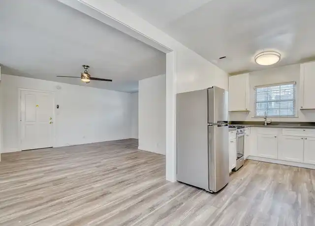 Property at Lillian Way Apartments - 760 Lillian Way, Los Angeles, CA, 90038, 1 bed, 1 bath, [object Object]
