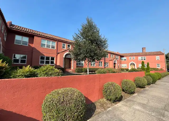 Property at Villa Royalle by Star Metro - 2437 NE Hoyt St, Portland, OR, 97232, 1 bed, 1 bath, [object Object]
