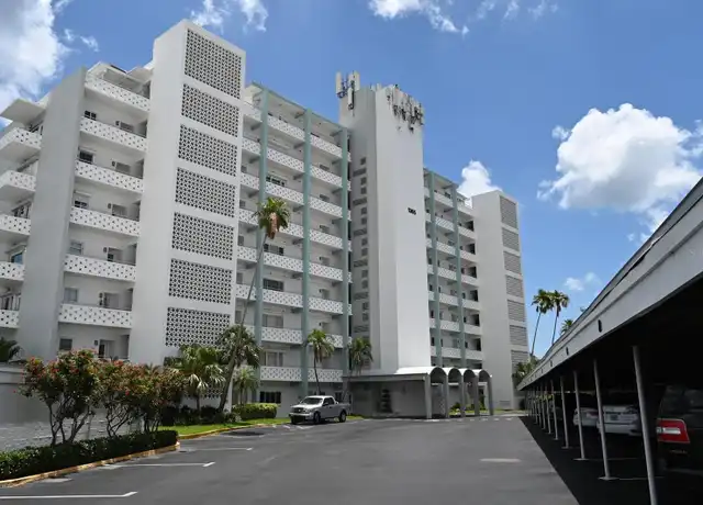 Property at 1365 Snell Isle Blvd NE Unit 2B, Saint Petersburg, FL, 33704, 2 beds, 2 baths, [object Object]