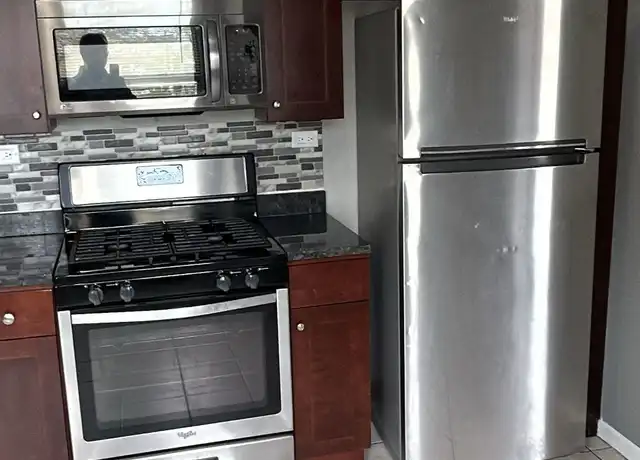Property at 7552 S Essex Ave, Chicago, IL, 60649, 2 beds, 1 bath, [object Object]