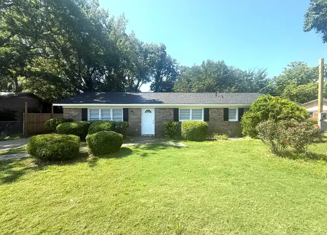 Property at 1206 Woodbridge Dr, Montgomery, AL, 36116, 6 beds, 2 baths, [object Object]