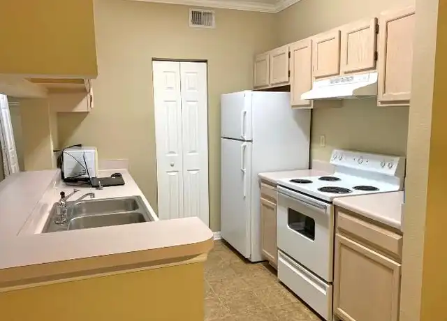 Property at 5620 Pinnacle Heights Cir, Tampa, FL, 33624, 1 bed, 1 bath, [object Object]