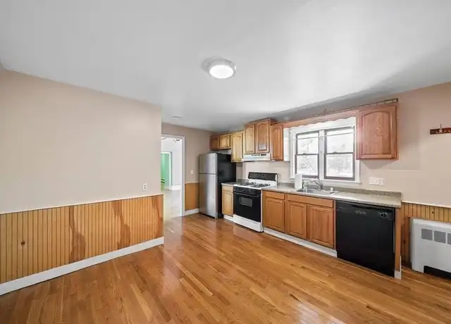 Property at 395 Lexington St, Auburndale, MA, 02466, 3 beds, 1 bath, [object Object]