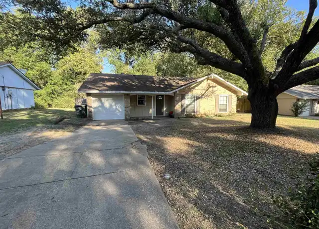 Property at 800 Pinkerton Dr, Tyler, TX, 75701, 3 beds, 2 baths, [object Object]