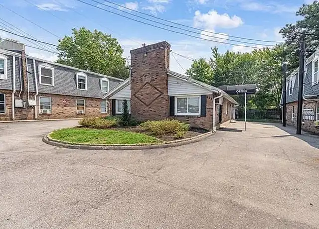 Property at Chateau Village Apartments - 421 Poplar Level Ct, Louisville, KY, 40219, 1-2 bed, 1 bath, [object Object]