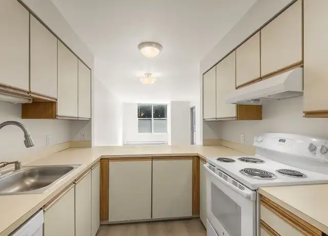 Property at Strada 67 - 6619 Roosevelt Way NE, Seattle, WA, 98115, 1 bed, 1 bath, [object Object]