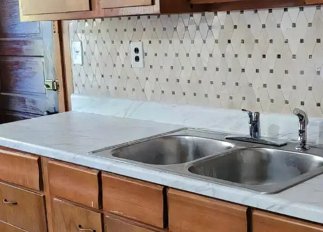 Property at 209 Ashburnham St, Fitchburg, MA, 01420, 3 beds, 1 bath, [object Object]
