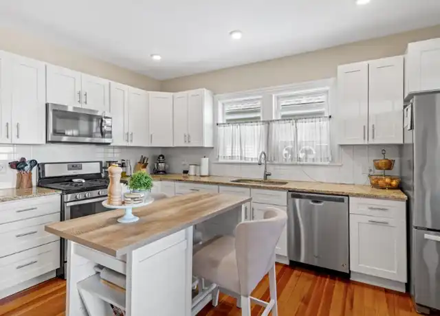 Property at 20 Walnut St #2, Everett, MA, 02149, 3 beds, 2 baths, [object Object]