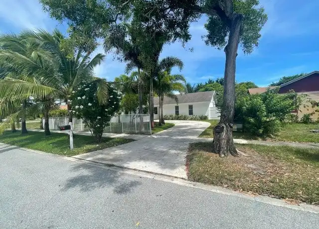 Property at 310 Elaine Cir W, West Palm Beach, FL, 33409, 4 beds, 2 baths, [object Object]